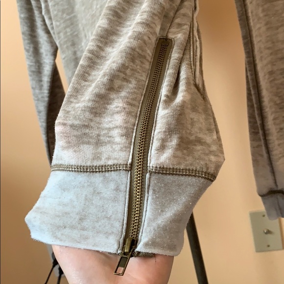 Green hoodie - Picture 6 of 7